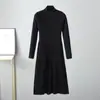 Vestido nuevo de otoño e invierno 2023 color liso cuello alto medio engrosado hasta la rodilla longitud media cintura suave suave pegajoso