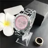 O Relógio Feminino Mais Vendido do Sudeste Asiático, Elegante e Moderno, Falso Três Olhos Seis Ponteiros com Pedras Preciosas