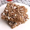 Macarrão Instantâneo Crocante Sabor Chocolate Tamanho da Palma 16g Macarrão Seco Floco Macarrão Crocante Lanches Doces para Desfrute Tranquilo Caixa Inteira