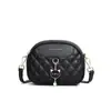 Bolsa Transversal de Couro Genuíno Modelo 2026 para Mulheres, Bolsa Pequena Redonda Versátil de Ombro Acolchoada com Corrente Estilo Chanel