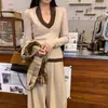 Suéter de Punto con Cuello Halter en V Retorcido y Mangas Largas para Mujer, Nuevo Otoño 2025, Top Exquisito y Único de Punto Falso de Dos Piezas Ajustado