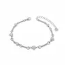 Pulsera de lujo con forma de corazón y diamantes en oro y plata con pequeños diseños de corazón, un accesorio de nicho delicado y dulce