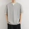 Camiseta Falsa de Dos Piezas de Manga Corta 2026 Verano Nuevo Estilo para Hombre de Gama Alta Doble Capa Cuello Redondo Holgada Casual Top de Media Manga