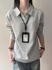 Camisa polo de manga larga tipo patchwork estilo americano en gris claro para hombre, silueta de otoño, corte de hombro regular, adecuada como capa interior o capa base, con cuello de solapa