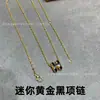 Colar Letra H da Hermes para Mulheres, Pingente de Corrente para Clavícula Dourado com Esmalte V, Tamanho Mini Grande, Elegante, Luxo Leve, Versátil, Sensação de Alto Padrão