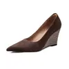 Tacones de cuña a cuadros de piel de oveja para mujer, nuevos zapatos de moda de cuero genuino con punta fina para otoño, zapatos de corte bajo para mujer
