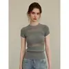 Camiseta de tricô cinza estilo francês com detalhes vazados em seda gelada de manga curta para mulheres, design semi-transparente de garota quente para o verão, top justo e modelador