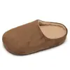 Zapatos Marrones de Suela Gruesa con Talón Abierto para Mujer 2026 Nuevo Estilo Invierno Más Terciopelo Más Espesamiento Aumento de Altura Calzado Exterior Pantuflas Cálidas de Punta Cerrada