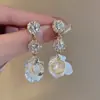 Brincos de Franja com Pétalas de Pérola e Cravejados de Diamante Brilhantes Brincos Franceses de Luxo Leve Brincos da Moda Personalizados de Alta Qualidade para Mulheres Venda por Atacado