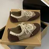 Outono/Inverno 2026 Novos Tênis de Treino Alemães com Cadarço Solado Plano Versátil Casual Tênis Esportivos Confortáveis Tênis Forrest Gump Mélange Sapatos Femininos