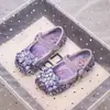 Zapatos de piel para niña, nueva colección primavera/otoño 2026, elegantes y a la moda, con pedrería brillante, zapatos de cristal estilo princesa, zapatos de actuación para niños