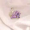 Broche de mariposa de perlas de gran venta transfronteriza con diamantes para mujer, broche de alta gama con temperamento elegante, joyería para traje.