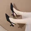 Zapatos de tacón alto con punta fina, encaje floral estilo hada para mujer, nuevo modelo de verano 2026, punta cerrada, talón abierto, sandalias cómodas poco profundas para mujer