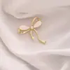 Broche de Laço Coração Simples para Mulheres, Corsage de Luxo, Alfinete Anti-Exposição para Gola Feminina, Alfinete de Cardigã, Acessório de Roupa