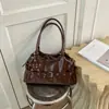 Bolsa de Ombro para Motocicleta com Rebites Estilo Coreano de Nicho Transfronteiriça Feminina 2026 Novo Estilo Hot Girl Grande Capacidade