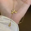 Elegante Colar com Borla de Flor de Pessegueiro, Design Feminino e Doce com Zircônia Microcravejada, Corrente Dinâmica Floral para Clavícula