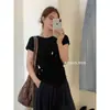 Top de punto Tencel a rayas estilo coreano con cuello en V y mangas en los hombros para mujer, diseño de verano con dos botones y fruncido cruzado en la cintura, top casual