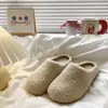 Pantuflas peludas estilo chino para usar en exteriores, nueva colección de invierno 2026, de suela gruesa, versátiles, forradas de felpa para abrigar, diseño sin cordones y con punta cerrada.