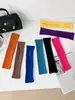 Bolsa de Teléfono Móvil Tejida Diseño de Nicho Mismo Estilo que Apple Conveniente Bolso Cruzado para Hombro para Teléfono Móvil Bolso de Accesorio de Moda Otoño e Invierno