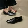 26 Otoño Nuevo Retro Punta Cuadrada Boca Profunda Adelgazantes Zapatos de Salón Mujer Moda Versátil Slip-on Plano Bidireccional Zapatos Mula