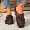 Pantuflas cerradas de gamuza transfronterizas, nuevo modelo de otoño 2026, de suela plana, retro, para exteriores, talla grande, slip-on, pantuflas perezosas para mujer