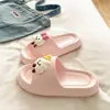 Lindas pantuflas de verano con diseño de dibujos animados para vacaciones en la playa, antideslizantes, resistentes al olor, de suela blanda EVA para mujer, adecuadas para dormitorio y uso doméstico.