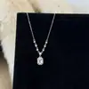 Collar con colgante de cruz de zirconia de lujo en acero de titanio para mujer, diseño único, cadena elegante y simple para la clavícula para superponer