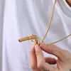 Nueva joyería de acero de titanio Hip Hop europeo y americano creativa pistola de titanio acero colgante para hombre moda cadena personalizada para suéter venta al por mayor