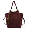 Bolsa de Ombro Feminina Moda Estilo Europeu e Americano 2025 Outono e Inverno Nova Bolsa de Ombro Casual Bolsa Tote com Rebites Bolsa de Mão com Franjas