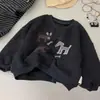 Roupas infantis coreanas: Nova coleção Outono/Inverno 2026 de moletons modernos e estilosos para meninos, com design inspirado na Coreia, estilo versátil e tecido espesso para maior aquecimento.