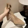 Primeiro encontro com a sensação de pisar na bosta! Botas curtas femininas estilo Martin, de bico fino, salto alto grosso, elásticas e justas, para o Outono/Inverno 2026, versáteis