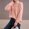 Nuevo modelo de otoño temprano para mujer, camiseta básica de punto ajustada hecha de mezcla de lana de oveja, cachemira de cabra y seda con cuello en V cepillado