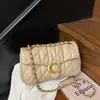 Bolso Cuadrado Pequeño Bordado Acolchado Texturizado Nuevo Estilo Otoño e Invierno 2025 Bolso Pequeño con Cadena Estilo Fragante Bolso de Hombro Cruzado de Moda para Mujer