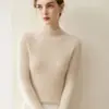 Camiseta básica 100% cachemira pura, nuevo estilo otoño e invierno, cuello semi-alto, corte ajustado, suéter de punto acanalado para mujer