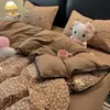 Temporada Estudiantil 2026 Nuevo Set de Cuatro Piezas de Hilo de Bouclé de Alta Calidad Clase A Borde de Cáscara de Castaña Dulce