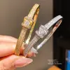 Pulsera de Hebilla Ovalada con Diamantes Galvanizada en Oro Real de 18 Quilates Lujo Accesible Pulsera de Gama Alta Pulsera de Moda Elegante Versátil