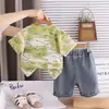Conjunto de Verão para Meninos 2026 Novo Estilo Infantil Verão Estampa de Letras Gola Redonda Manga Curta Conjunto de Duas Peças Roupa Casual para Bebês Tendência