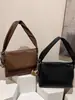 Bolsa Tiracolo de Grande Capacidade Nova Moda Outono/Inverno 2025 Fecho Couro Casual Transversal Simples para o Dia a Dia Bolsinha de Axila