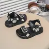 Sandalias para Niños 2026 Verano Nuevo Estilo Zapatos de Playa para Niños Pequeños y Medianos Zapatos para Gatear de Suela Suave Sandalias Casuales de Dibujos Animados para Bebé