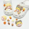 Encantos lindos de dibujos animados para zapatos con varios agujeros, decoraciones versátiles de resina para zapatos, mariposa, burbuja, flor, animales, charms decorativos al por mayor