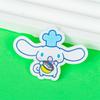 Broche Lindo de Perro Canela Periférico de Sanrio Insignia de Dibujos Animados de Acrílico Broche al por Mayor Decoración de Mochila Colgante Pequeño
