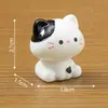 Miniatura de paisaje linda gatito siamés sentado vaca figura decoración DIY accesorio para colgar adorno de escritorio
