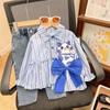 2432Q meninas 2024 primavera e outono novas roupas infantis camisa de gato com laço fofo mais jeans conjunto de duas peças