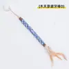 Juguete dispensador natural de hierba gatera con hierba gatera, plumas y cascabeles, palo teaser para gatos para autoentretenimiento y molienda de dientes