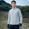 Chaqueta softshell nueva otoño/invierno 2026, unisex, estilo deportes al aire libre, cuello alto, chaqueta de una sola capa, estilo para parejas