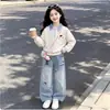 Conjunto casual de primavera y otoño para niñas, diseño estilo coreano, con un lindo top con colgante de gato y pantalones de mezclilla modernos, un conjunto de dos piezas a la moda