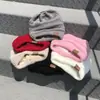 Gorro de punto para coleta de otoño e invierno al por mayor gorro de lana cálido con terciopelo venta directa gorro de luna simple para mujer gorro de cúpula