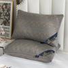 Almohada de terciopelo Hilton Garden Inn para dormir, uso individual en casa para estudiantes, núcleo de almohada de cabeza completa estrellado, transpirable