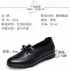 Sapatilha feminina de bico redondo, couro macio, laço, boca rasa, slip-on, preta, sola macia, sapatos de mãe, sapatos casuais baixos, sapatos femininos