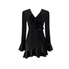 Nuevo Vestido Negro Pequeño de Primavera y Otoño con Escote en V Fruncido y Mangas de Campana Vestido Sexy con Pura Pasión Elegante y Ajustado Corto de Cadera